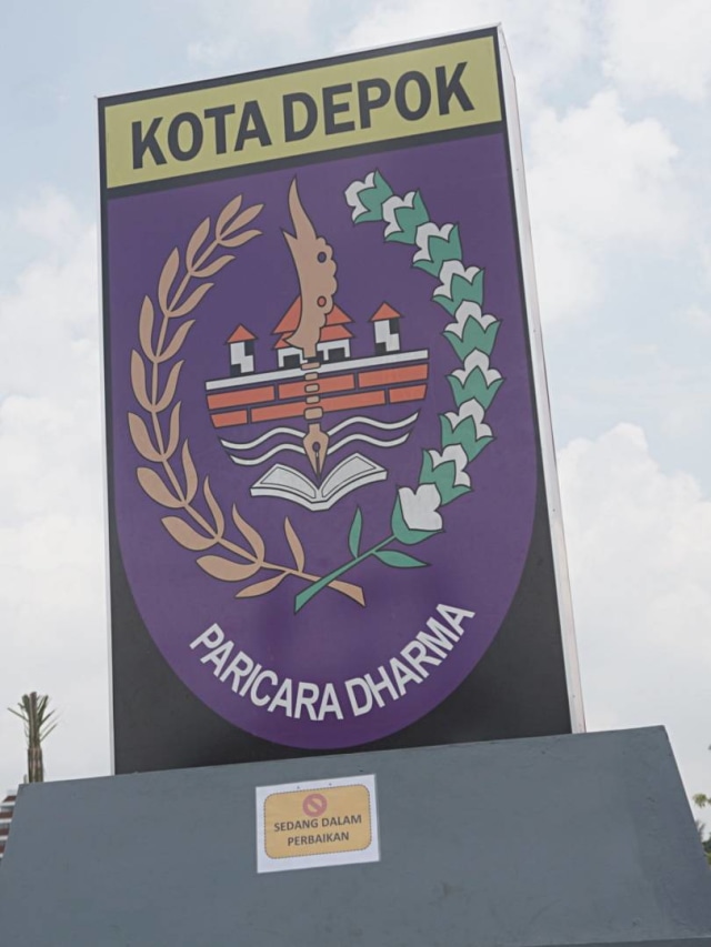 Tugu di alun-alun Kota Depok. Foto: Iqbal Firdaus/kumparan