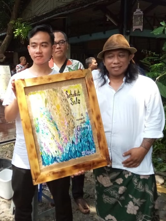 Gibran Rakabuming (kiri) blusukan di Solo. Foto: Dok. Istimewa 