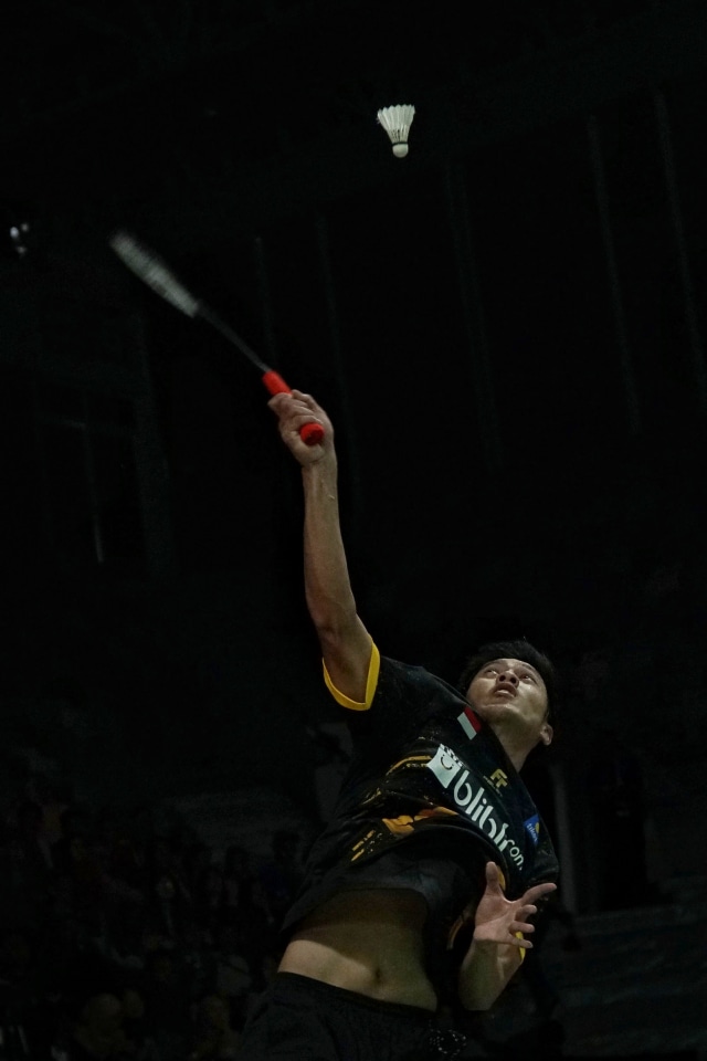 Pebulu tangkis tunggal putra, Shesar Rhustavito, pada pertandingan Indonesia Masters 2020 di Istora Senayan, Jakarta, Rabu (15/1).  Foto: Jamal Ramadhan/kumparan 