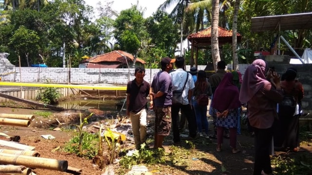 Garis polisi terpasang di Keraton Agung Sejagat.  Foto: Dok. Hiya Fadhilatul Ulya