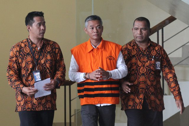 Tersangka kasus suap Wahyu Setiawan usai menjalani pemeriksaan di Gedung KPK, Jakarta, Rabu (15/1). Foto: Nugroho Sejati/kumparan