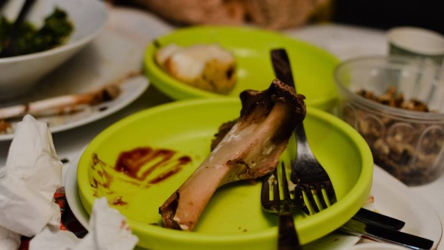 Ilustrasi Makanan Sisa di Piring Makan. Foto: Shutter Stock