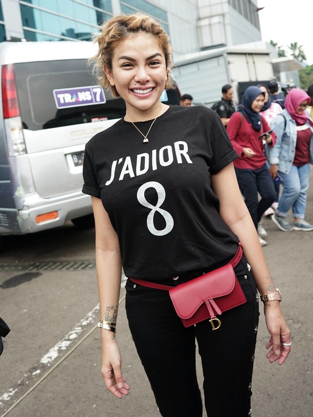 Nikita Mirzani saat ditemui di kawasan Tendean, Jakarta, Kamis, (16/1). Foto: Ronny