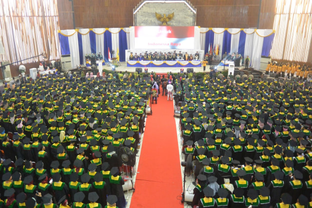 Pelaksanaan wisuda Uniska Banjarmasin di Gedung Susu, Banjarmasin pada Kamis (16/1/2020). M Syahbani/banjarhits.id