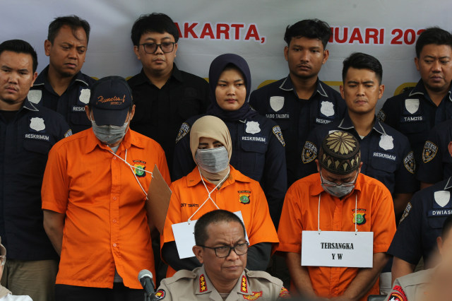 Tersangka kasus penyuntikan stem cell tak berizin di Polda Metro Jaya, Jakarta, Kamis (16/1/2020). Foto: Nugroho Sejati/kumparan