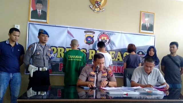 Konferensi Pers Polresta Padang terkait pengungkpan praktik prostitusi online di daerah itu (Foto: Irwanda/Langkan.id)