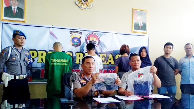 Konferensi Pers Polresta Padang terkait pengungkpan praktik prostitusi online di daerah itu (Foto: Irwanda/Langkan.id)