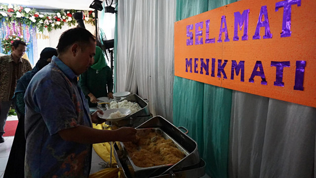 Ilustrasi makanan di kondangan. Foto: Prabarini Kartika/kumparan