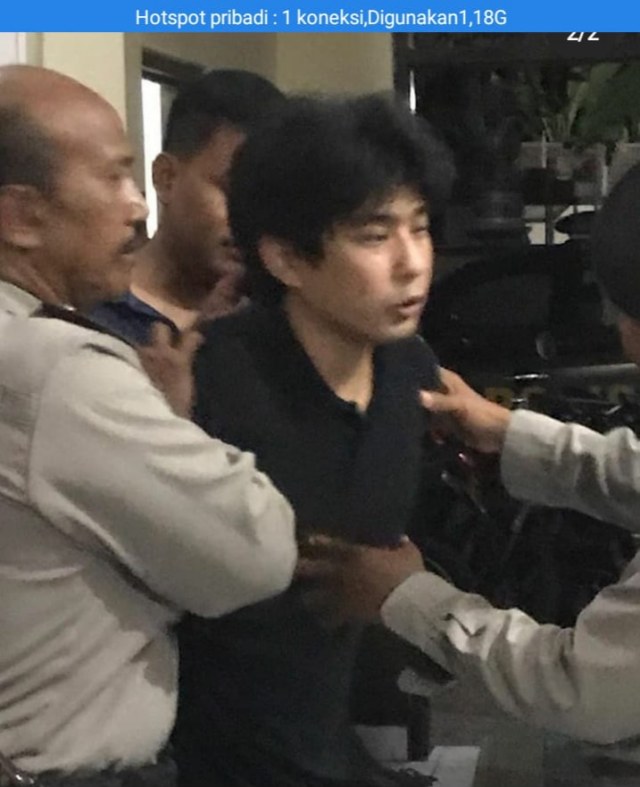 Foto yang viral di media sosial tentang penangkapan warga Korea karena kasus pencuriqn -IST
