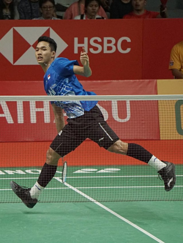 Tunggal putra Indonesia Jonatan Christie saat berlaga di Indonesia Masters, Jumat (17/1). Foto: Iqbal Firdaus/kumparan