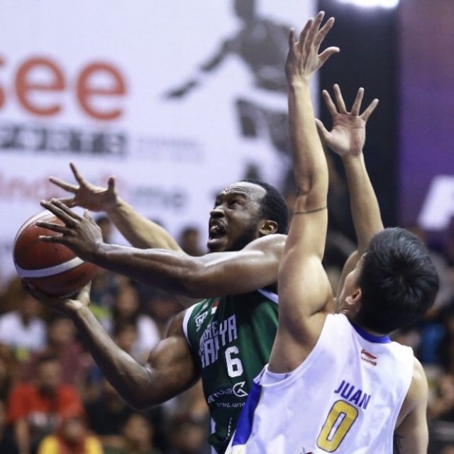 Satria Muda taklukkan Louvre Surabaya pada sesi II IBL 2020. Foto: dok. IBL Indonesia