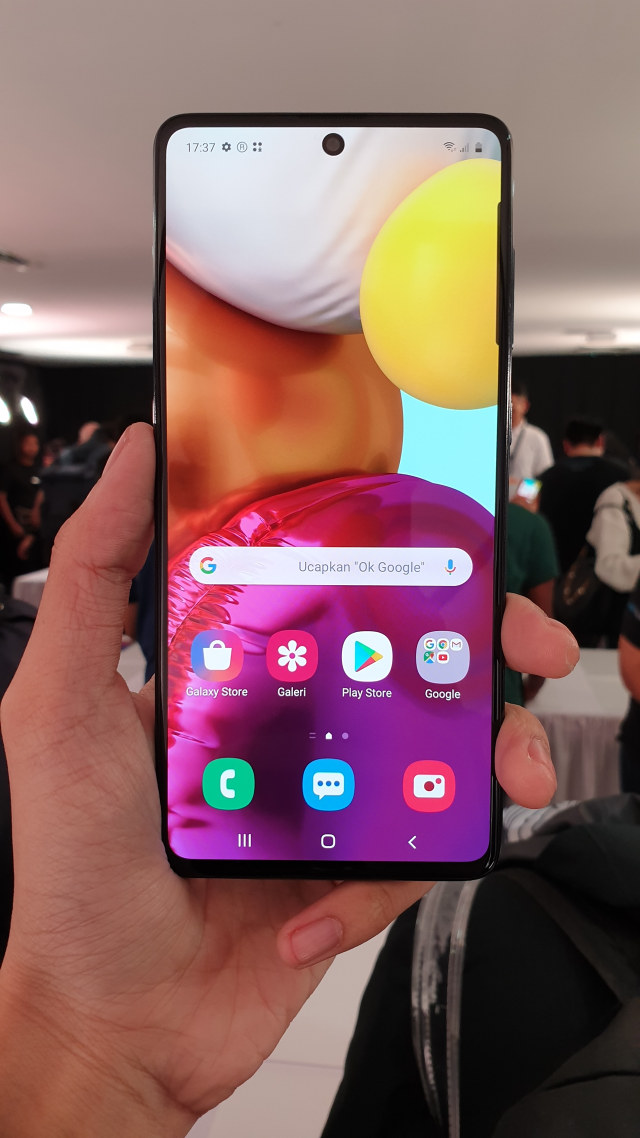 Samsung Galaxy A71. Foto: Jofie Yordan/kumparan