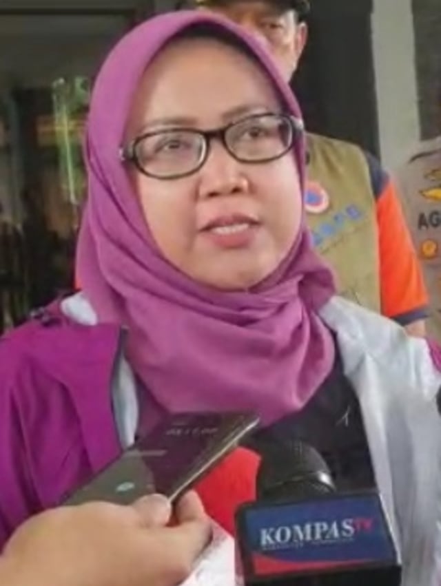 Bupati Bogor, Ade Yasin, saat konferensi pers di Bandara Halim Perdana Kusuma, Jakarta Timur, Sabtu (18/1). Foto: Andesta Herli Wijaya/ kumparan
