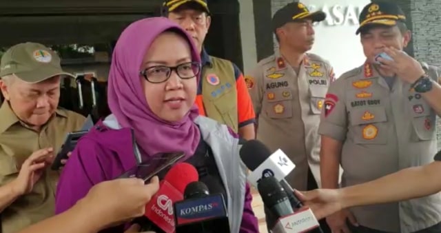 Bupati Bogor, Ade Yasin, saat konferensi pers di Bandara Halim Perdana Kusuma, Jakarta Timur, Sabtu (18/1). Foto: Andesta Herli Wijaya/ kumparan
