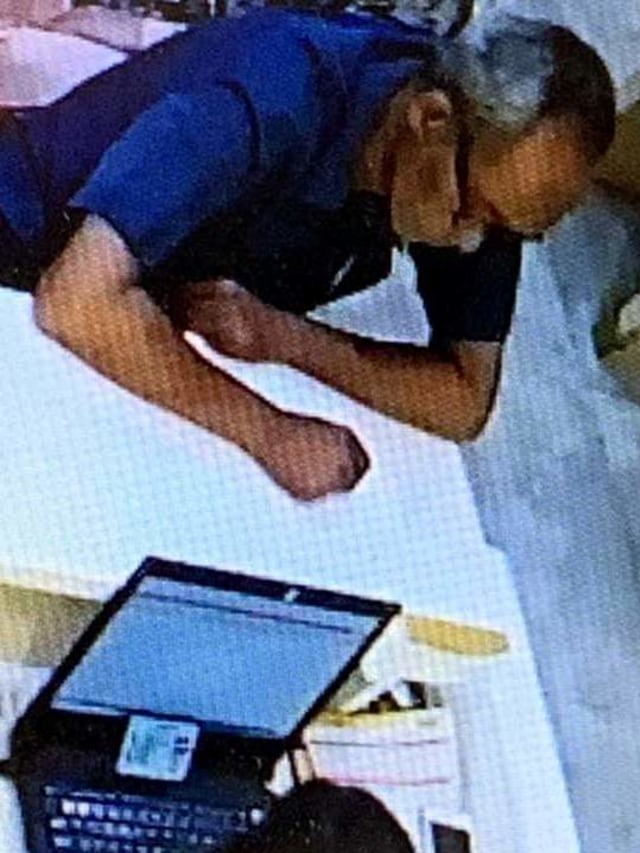 Rekaman cctv oknum yang membobol SIM Card Indosat milik Ilham Bintang. Foto: Facebook / Ilham Bintang