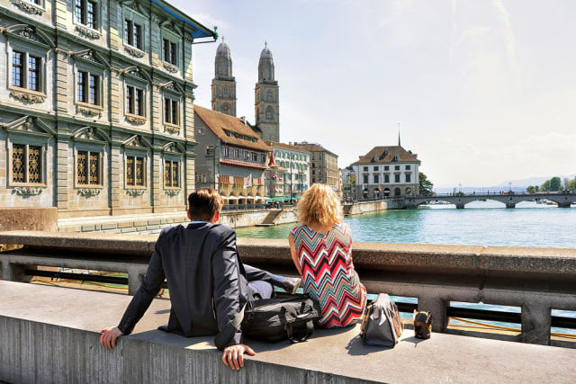 Sepasang kekasih menikmati hari di Zurich, Swiss Foto: Shutter Stock
