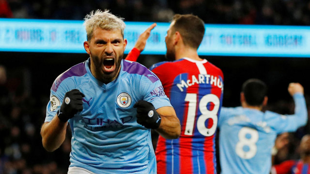 Selebrasi pemain Manchester City Sergio Aguero usai mencetak gol ke gawang Crystal Palace pada lanjutan Premier League di Stadion Etihad. Foto: REUTERS / Phil Noble