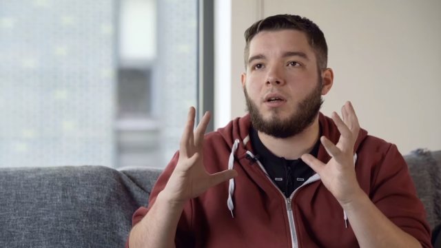 Tommy Monkhouse pemain Pokemon GO yang alami turun berat badan. Foto: YouTube/Niantic