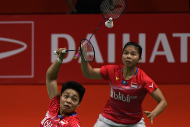 Ganda putri Indonesia Apriyani Rahayu dan Greysia Polii pada pertandingan final Indonesia Mastes 2020 di Istora Senayan, Jakarta. Foto: ANTARA FOTO/Aditya Pradana Putra