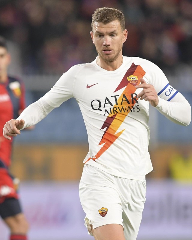 Pemain AS Roma, Edin Dzeko. Foto: Dok. @ASRomaEN