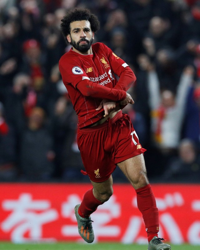 Pemain Liverpool, Mohamed Salah, sedang merayakan gol. Foto: REUTERS/Phil Noble