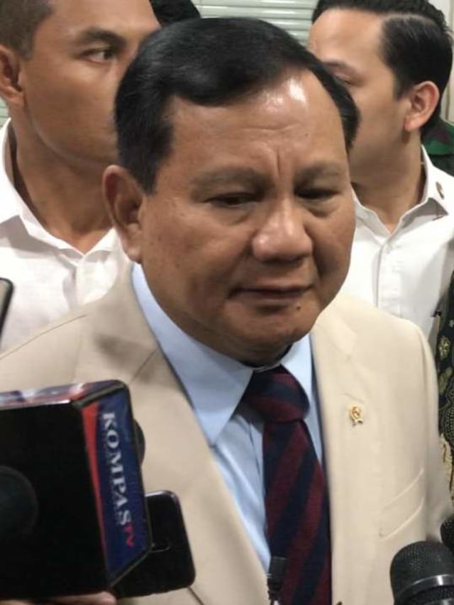 Menteri Pertahanan Prabowo Subianto tiba di gedung DPR RI, Senin (20/1). Foto: Paulina Herasmarinandar/kumparan