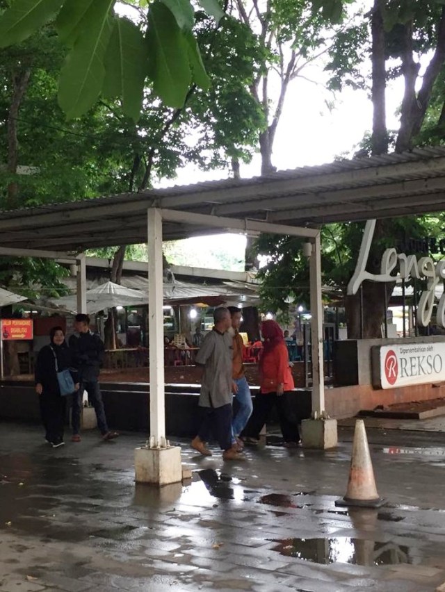 Suasana Food & Culture Park Lenggang Jakarta, di kawasan selatan Monas, Senin (20/1). Foto: Muhammad Darisman/kumparan 
