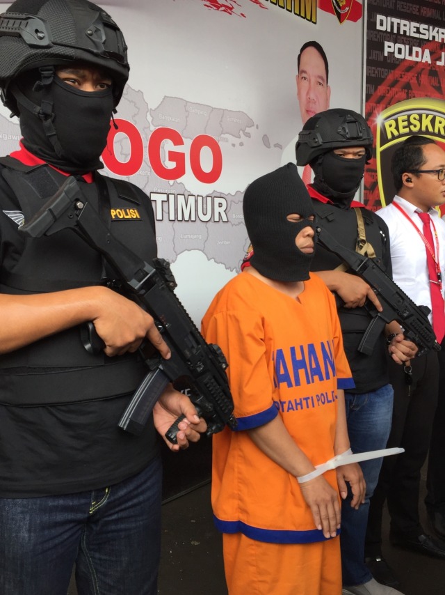 Rilis kasus pencabulan terhadap anak laki-laki di bawah umur di Tulungagung, Jawa Timur, di Mapolda Jatim, Surabaya, Senin (20/1). Foto: Yuana Fatwalloh/kumparan