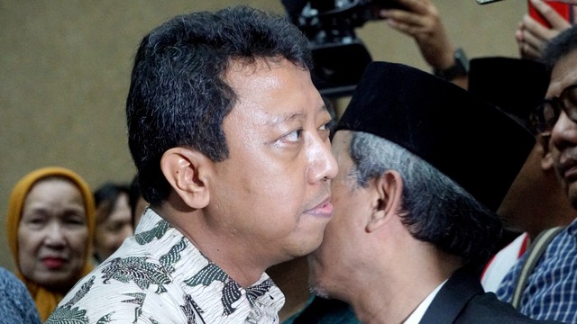 Terdakwa Muhammad Romahurmuziy tiba di Pengadilan Tipikor, Jakarta, Senin (20/1/2020). Foto: Fanny Kusumawardhani/kumparan