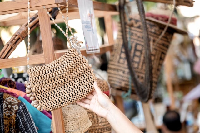 Hasil kerajinan tangan yang ada  di Creative Hub Foto: Dok. Kemenparekraf