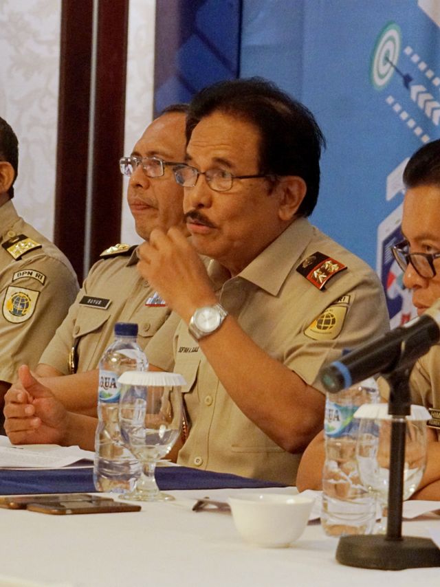 Menteri ATR/ BPN Sofyan Djalil (tengah) saat memberikan keterangan pers terkait Rakernas kementrian ATR/BPN 2020 di Hotel Shangrila, Jakarta, Selasa (21/1). Foto: Helmi Afandi/kumparan