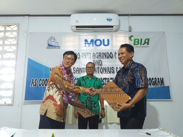 Penandatanganan kerjasama PT BIA dan Yayasan Yasanto Merauke dalam penekanan penderita HIV/AIDS. (BumiPapua.com/Abdel Syah) 