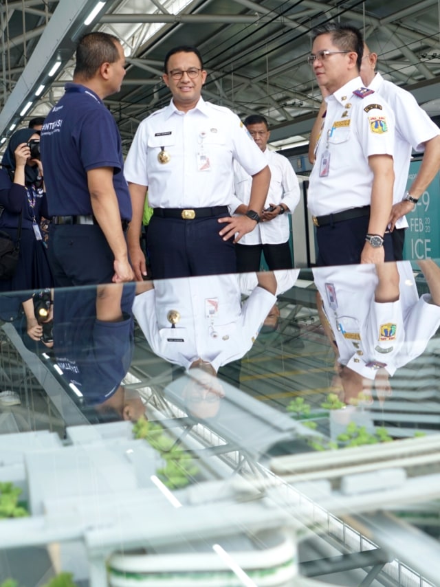 Gubernur DKI Jakarta Anies Baswedan meresmikan pencanangan pembangunan integrasi antara TransJakarta dan MRT di Stasiun Asean, Jakarta, Rabu (22/1/2020). Foto: Helmi Afandi/kumparan