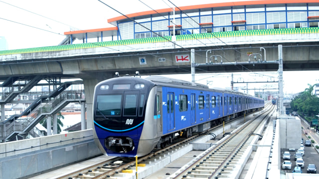 MRT melintas di Stasiun MRT Asean, Jakarta, Rabu (22/1/2020). Foto: Helmi Afandi/kumparan