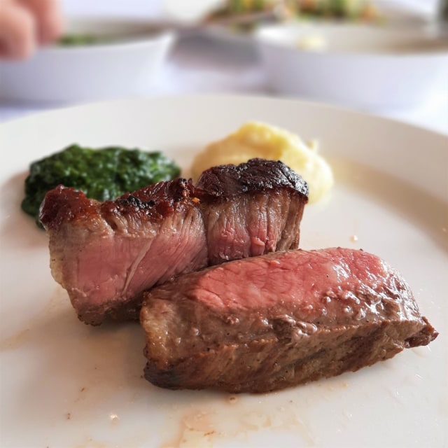 Steak di Wolfgang's Steakhouse Jakarta Foto: Azalia Amadea/Kumparan