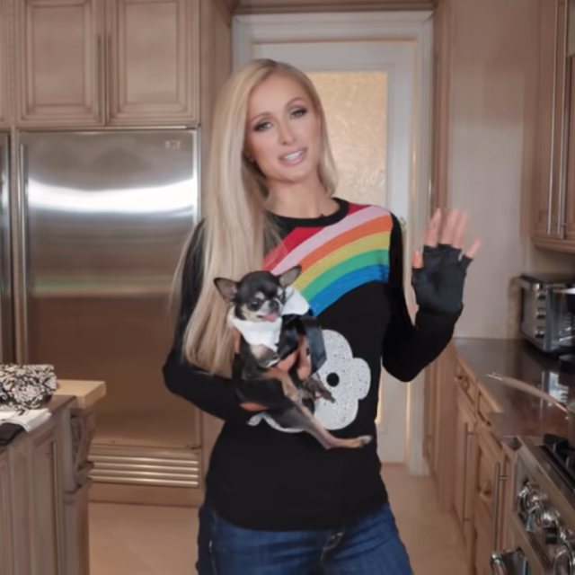 Acara memasak Paris Hilton Foto: Youtube/ Paris Hilton