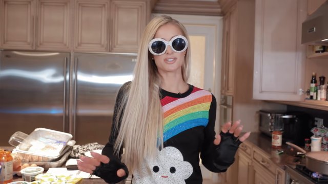Acara Masak Paris Hilton Foto: Youtube/ Paris Hilton