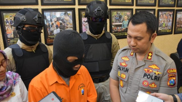 Ayah yang setubuhi dua anak kandung diamankan polisi. Dok: Jatimnow