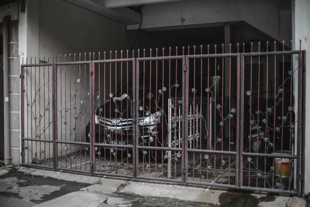 Ilustrasi mobil parkir di garasi. Foto: istimewa