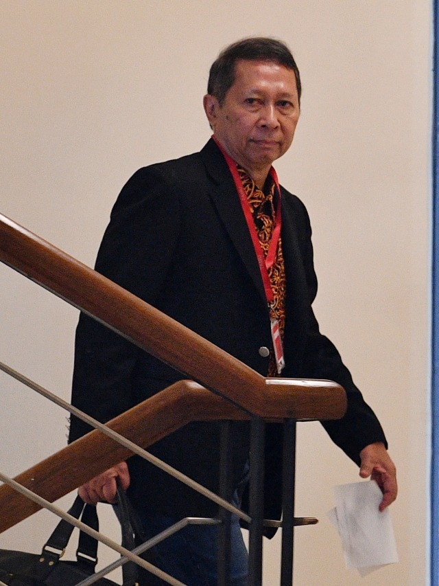 Mantan Dirut PT Pelabuhan Indonesia II (Persero) RJ Lino berjalan menuju ruang pemeriksaan di Kantor KPK, Jakarta, Kamis (23/1/2020). Foto: ANTARA FOTO/Sigid Kurniawan