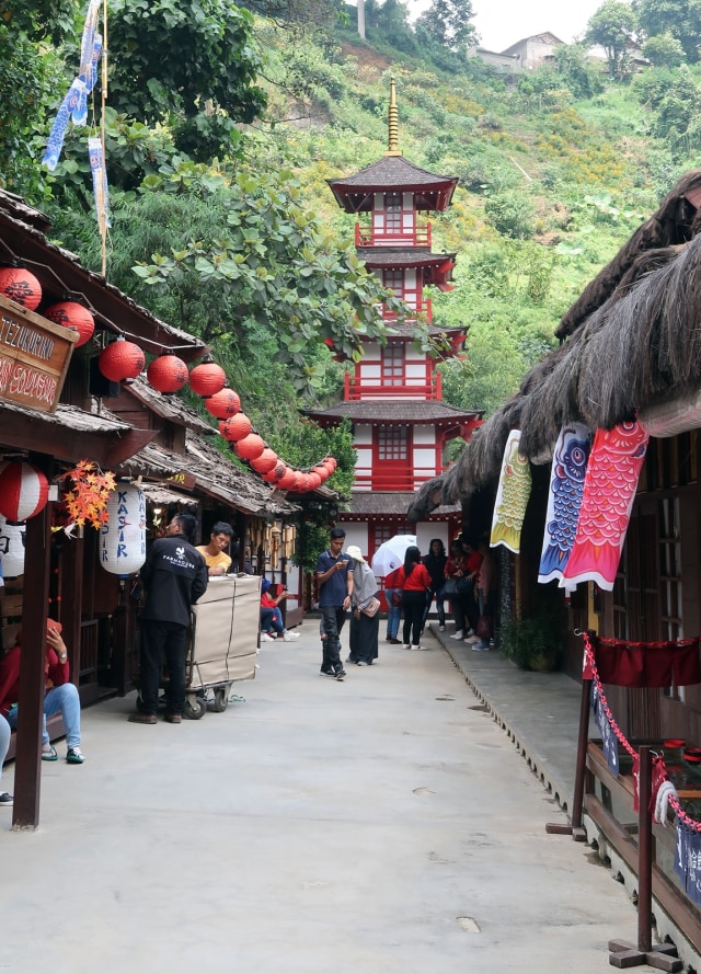 Bangunan miniatur Kyoto  Foto: Alfadillah/Kumparan