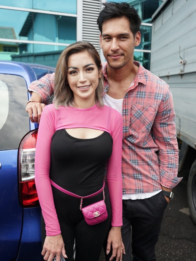 Artis Jessica Iskandar dan Ruchard Kyle saat ditemui dikawasan Tendean, Jakarta, Kamis, (23/1). Foto: Ronny