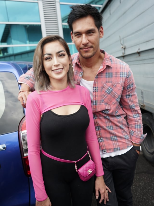 Artis Jessica Iskandar dan Ruchard Kyle saat ditemui dikawasan Tendean, Jakarta, Kamis, (23/1). Foto: Ronny