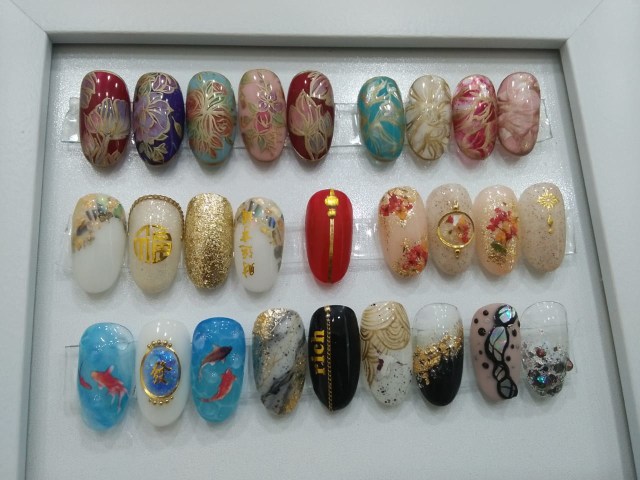 Nail art bertema Imlek yang punya makna keberuntungan dan kesetiaan. Foto-foto : Amanah Nur Asiah/Basra