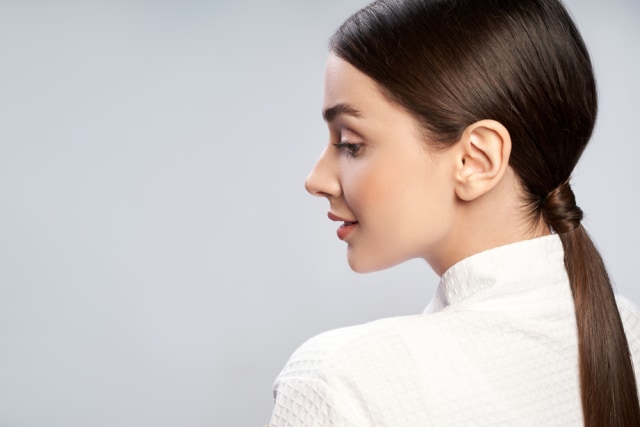 Era Slick Back Bun Mulai Bergeser, Low Ponytail Jadi Tren Baru. Foto: Dok. Shutterstock