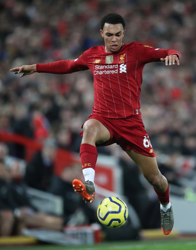 Trent Alexander-Arnold beraksi di pertandingan melawan Wolves. Foto: Reuters/Carl Recine