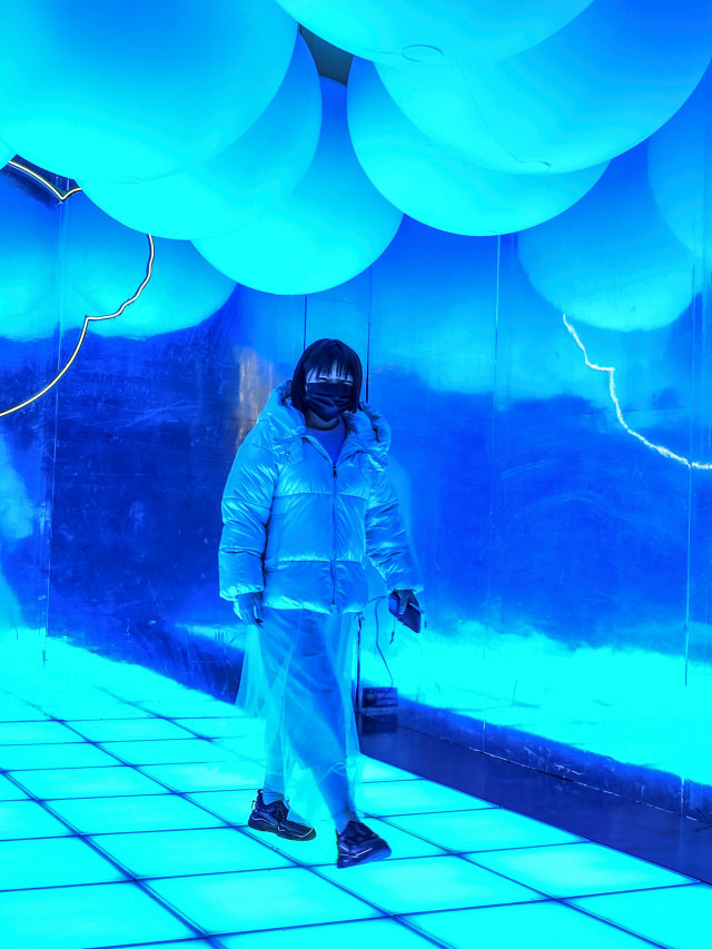 Suasana di dalam mall kota Wuhan, China yang terisolasi akibat virus corona. Foto: AFP/HECTOR RETAMAL