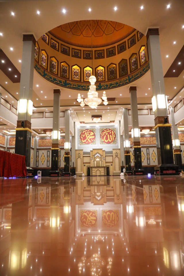 Interior dalam Masjid Agung At-Taqwa Kutacane, Aceh Tenggara. Foto: Suparta/acehkini