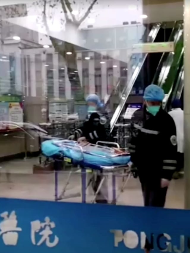 Aktivitas di rumah sakit di Wuhan, Hubei, China. Foto: Layanan Berita China / Via REUTERS.