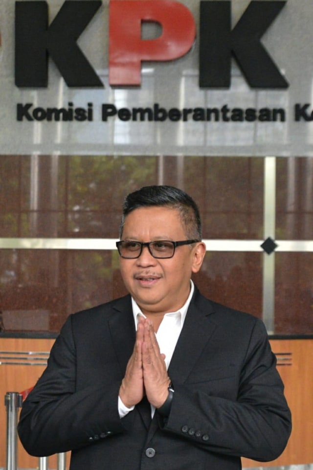 Sekjen PDIP Hasto Kristiyanto usai menjalani pemeriksaan sebagai saksi atas tersangka Saeful di Gedung KPK, Jakarta, Jumat (24/1). Foto: Fanny Kusumawardhani/kumparan
